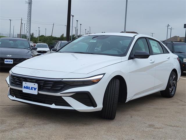 2025 Hyundai Elantra SEL Sport photo 2