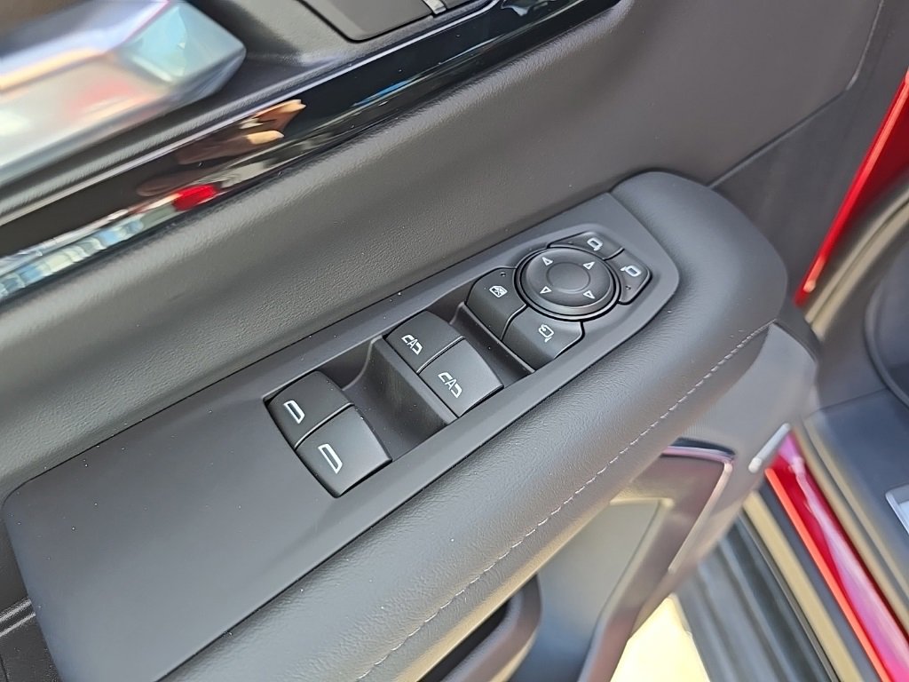 2025 Chevrolet Suburban LT photo 24