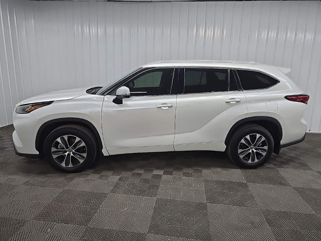 2022 Toyota Highlander XLE photo 4