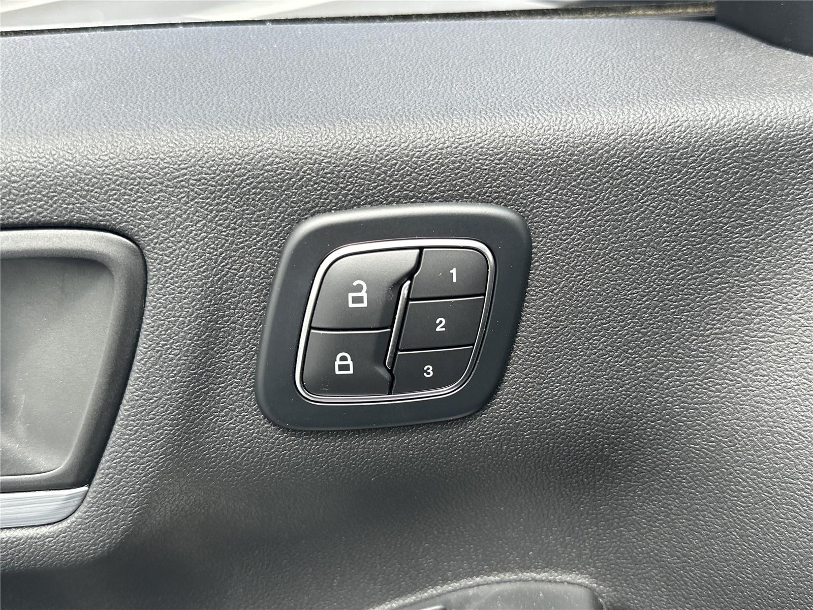 2025 Ford Escape Plug-In Hybrid photo 20