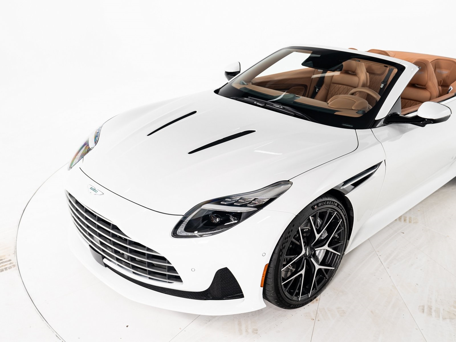 2025 Aston Martin DB12 photo 44