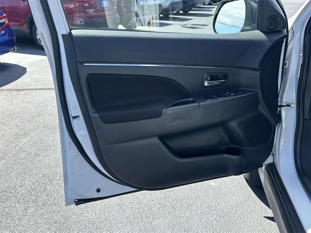 2024 Mitsubishi Outlander Sport ES LE SE photo 2