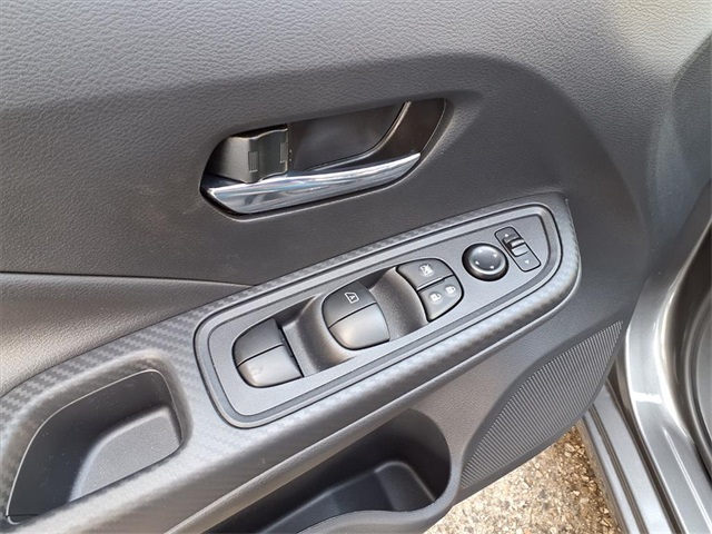 2025 Nissan Versa SV photo 13