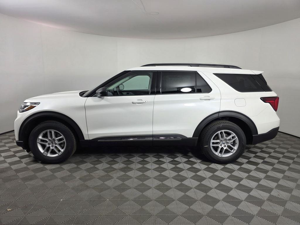 2025 Ford Explorer photo 2