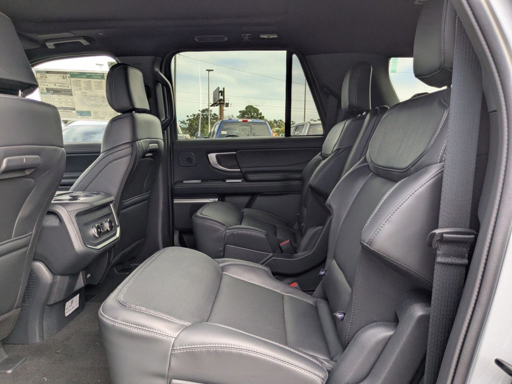 2025 Ford Expedition Platinum MAX photo 12