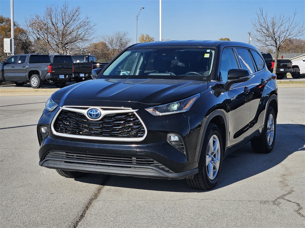 2021 Toyota Highlander Hybrid LE photo 2
