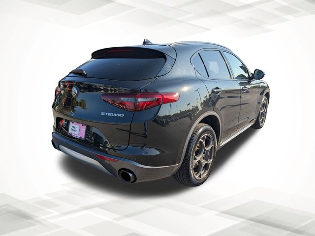 2022 Alfa Romeo Stelvio Ti photo 3