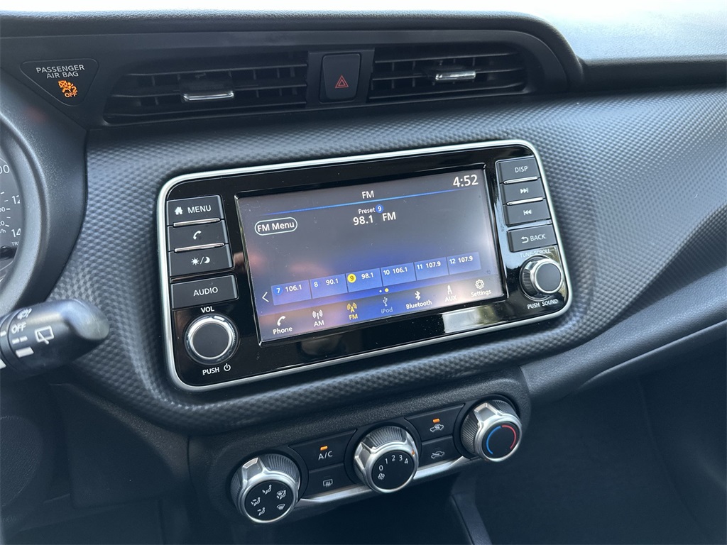 2022 Nissan Kicks S photo 16