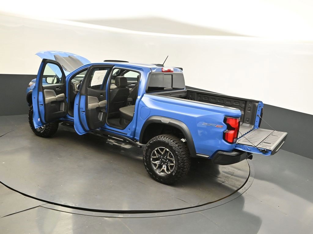 2025 Chevrolet Colorado ZR2 photo 2