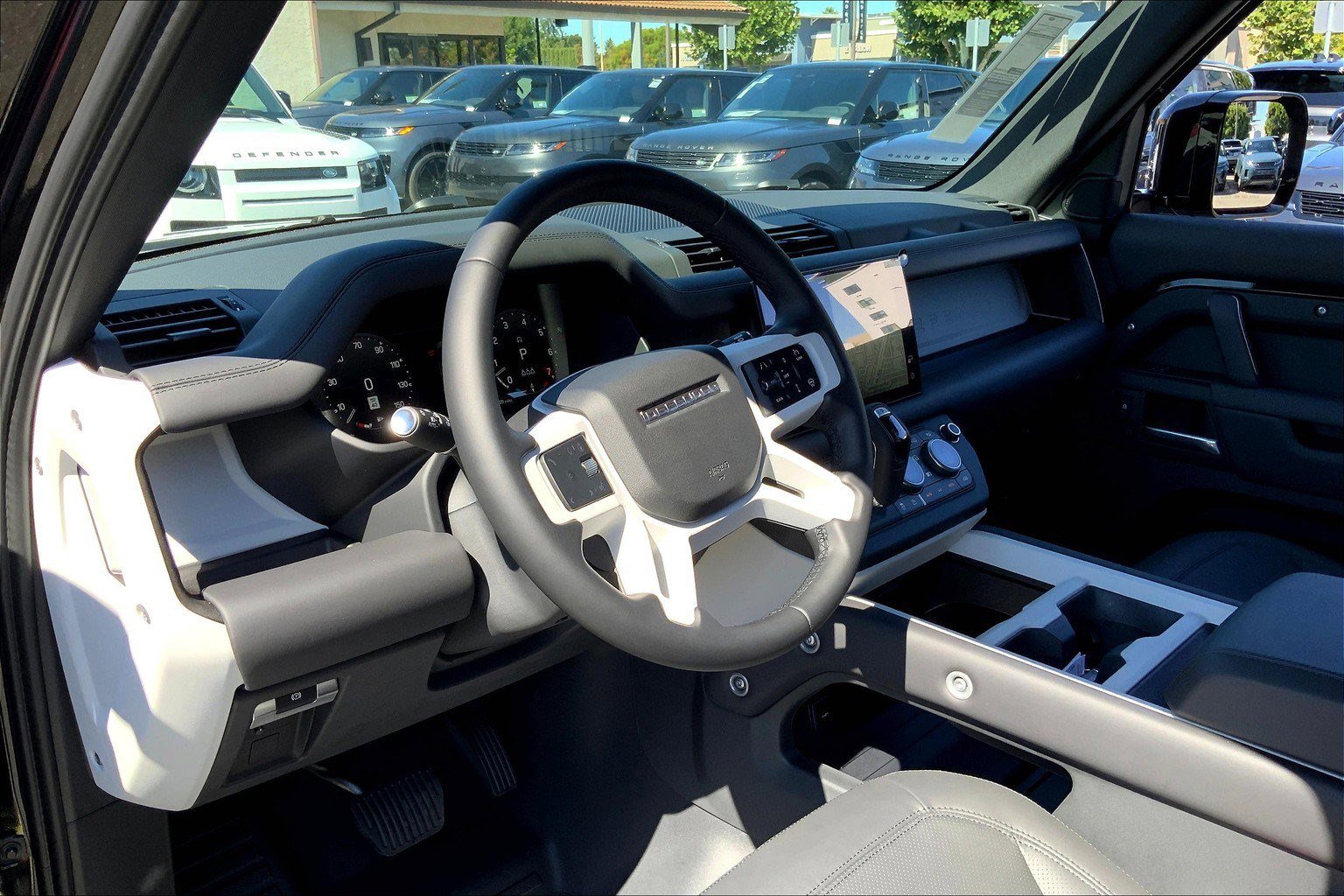 2025 Land Rover Defender 110 X-Dynamic SE photo 4