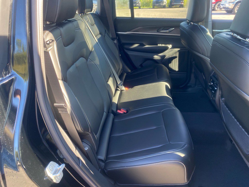 2025 Jeep Grand Cherokee Limited photo 14