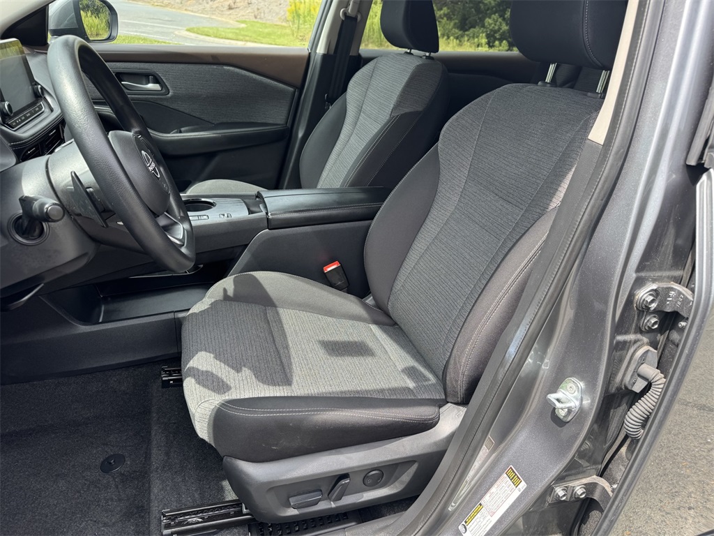 2023 Nissan Rogue SV photo 16