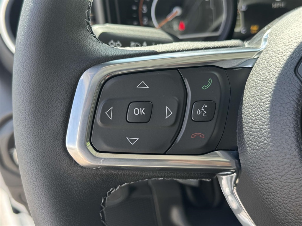 2025 Jeep Wrangler Sahara photo 21