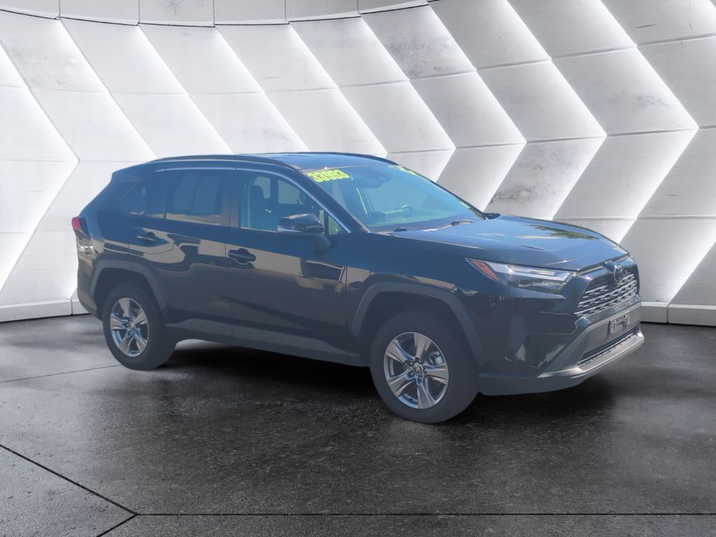 2024 Toyota RAV4 XLE's photo