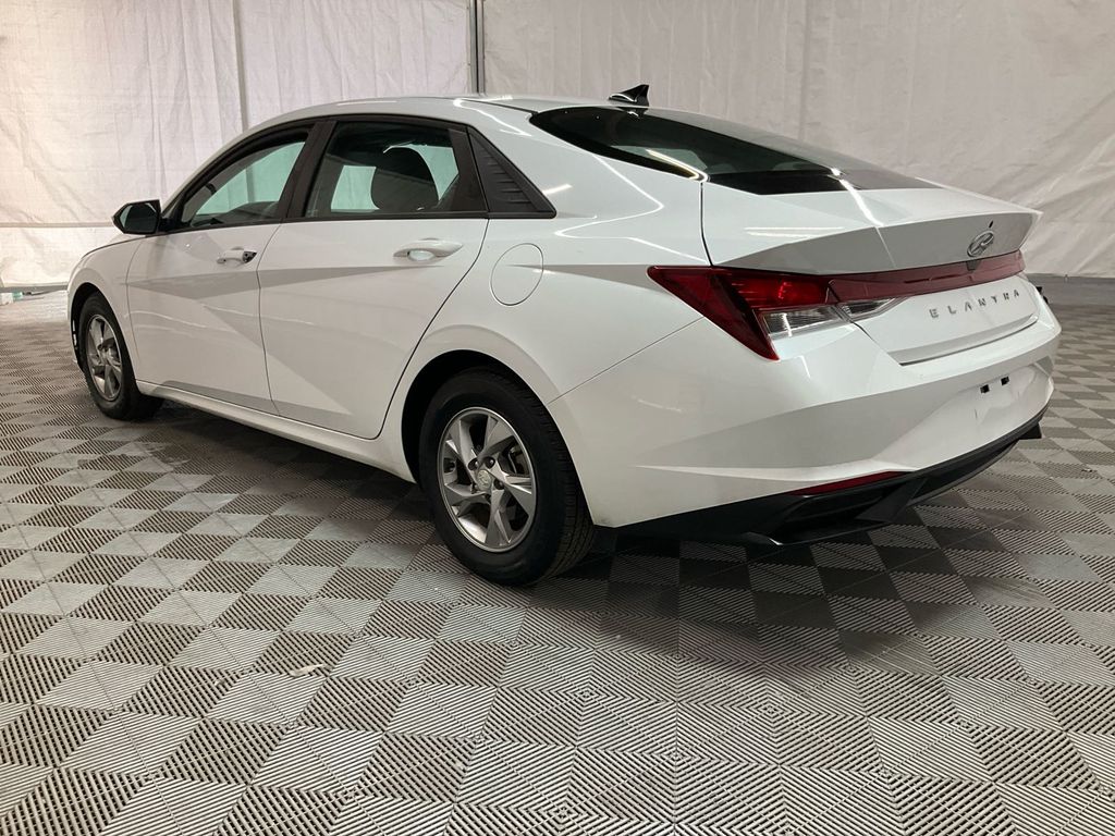 2021 Hyundai Elantra SE photo 3