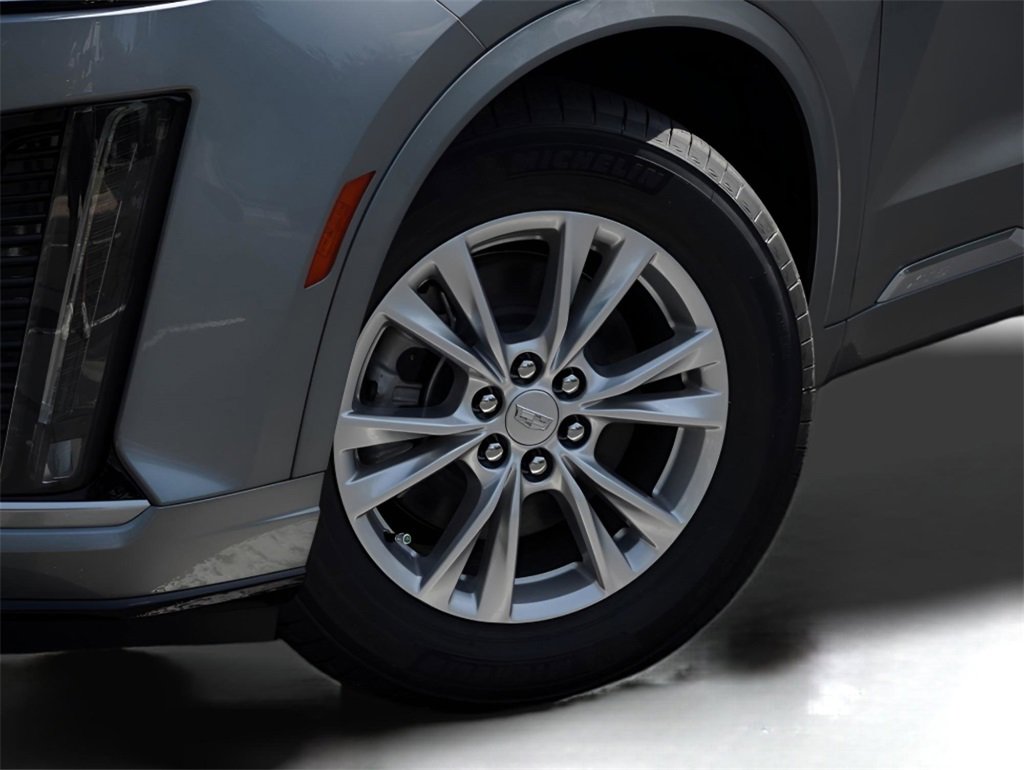 2025 Cadillac XT6 Luxury photo 2