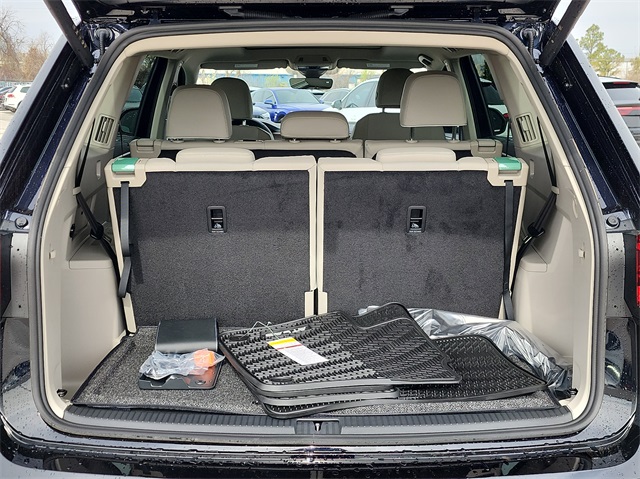 2025 Volkswagen Atlas SEL Premium R-Line photo 3
