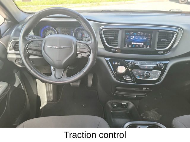 2020 Chrysler Pacifica Touring photo 11
