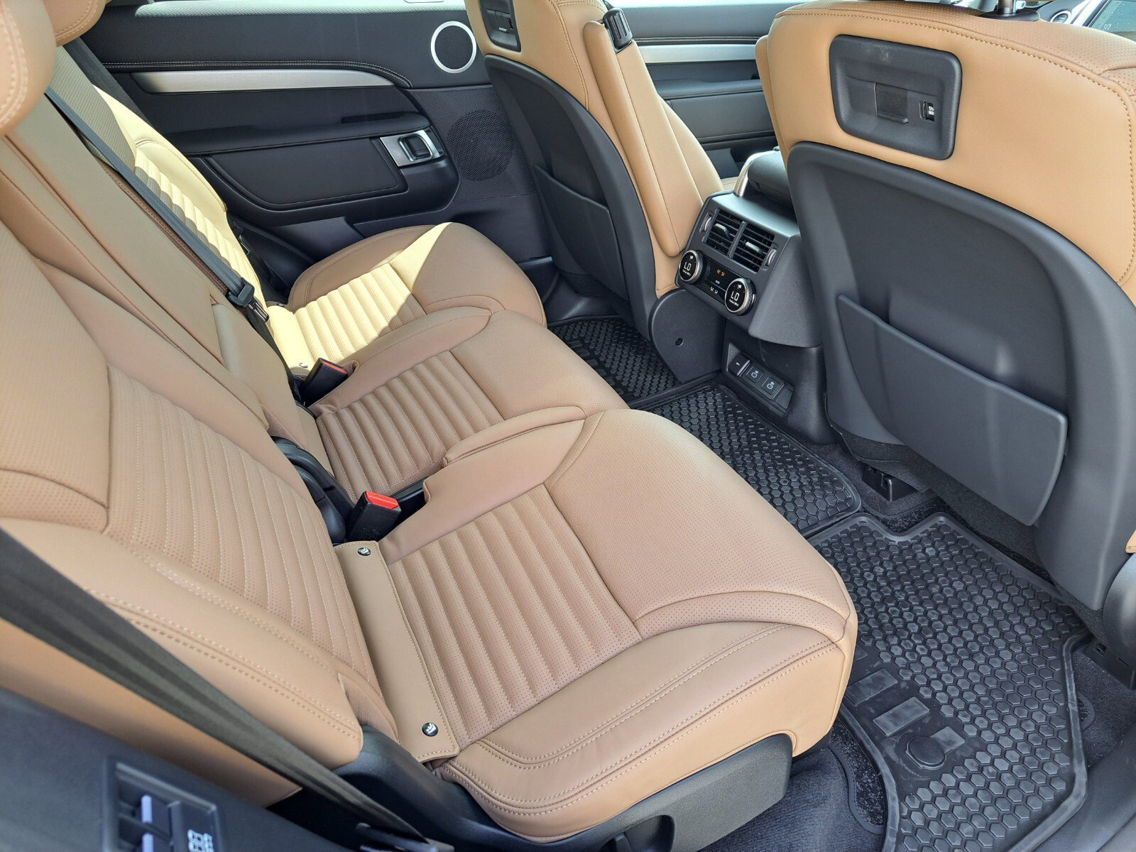 2025 Land Rover Discovery SE photo 4