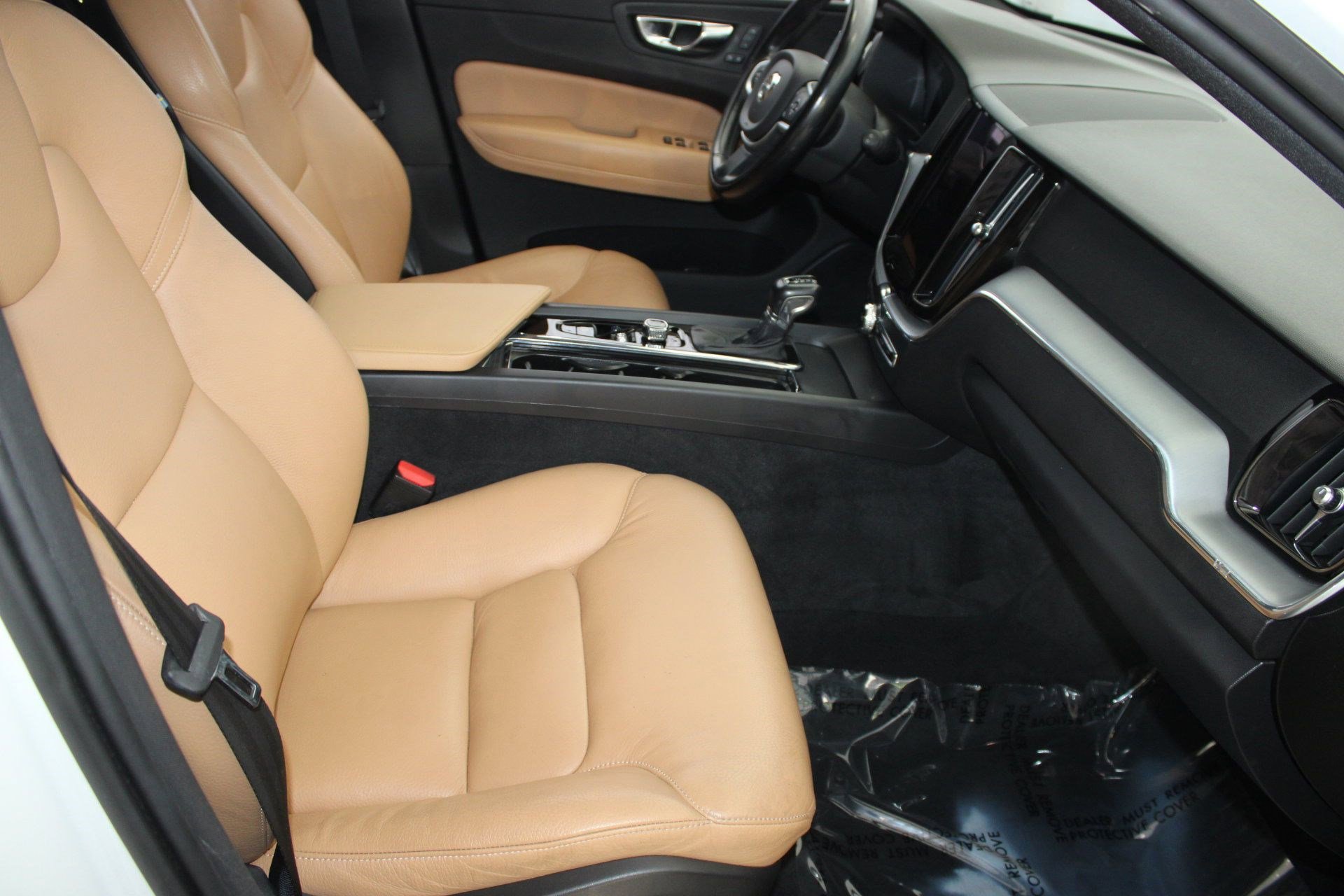 2020 Volvo XC60 T5 Momentum photo 29