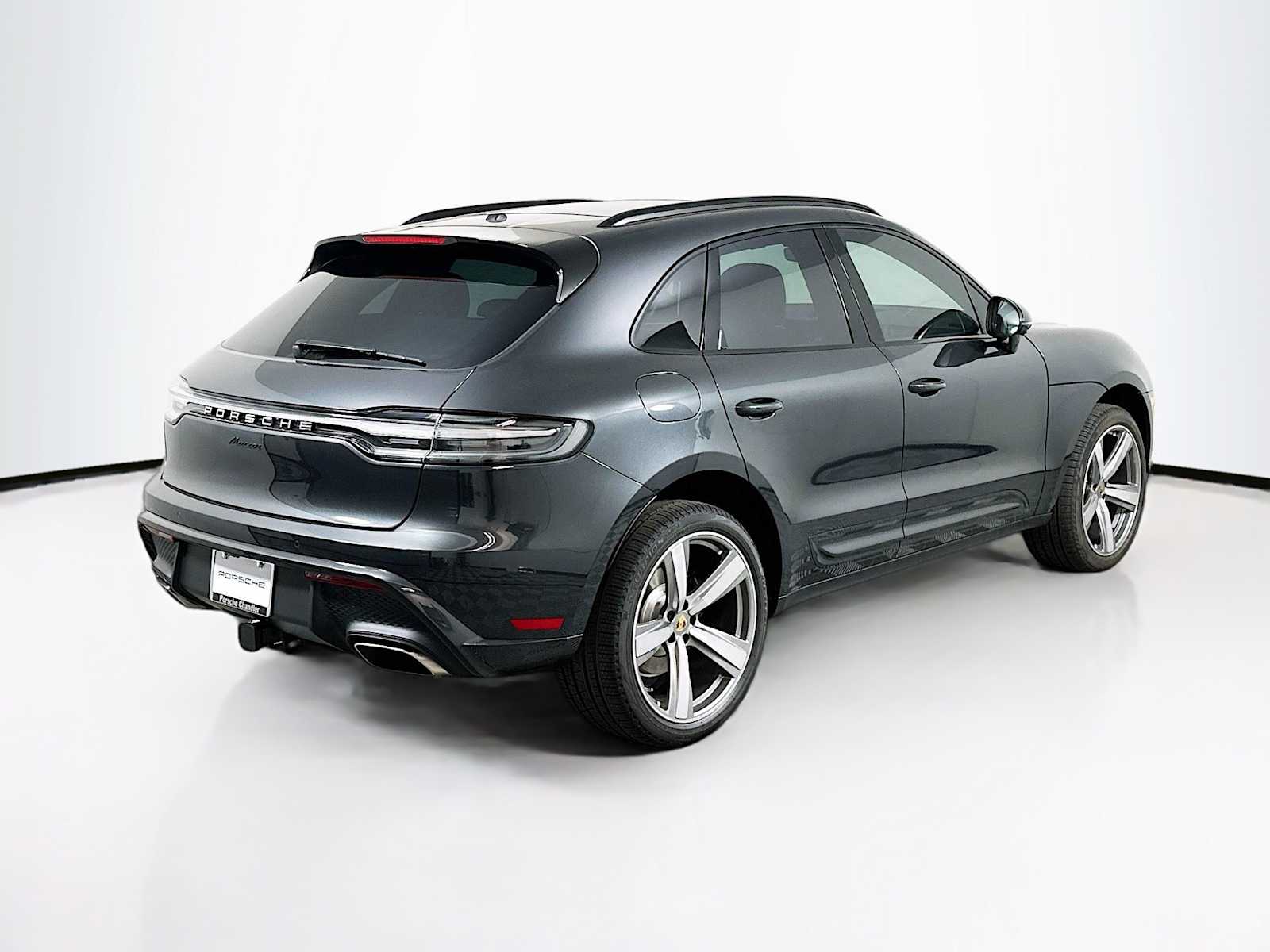 2026 Porsche Macan T photo 8