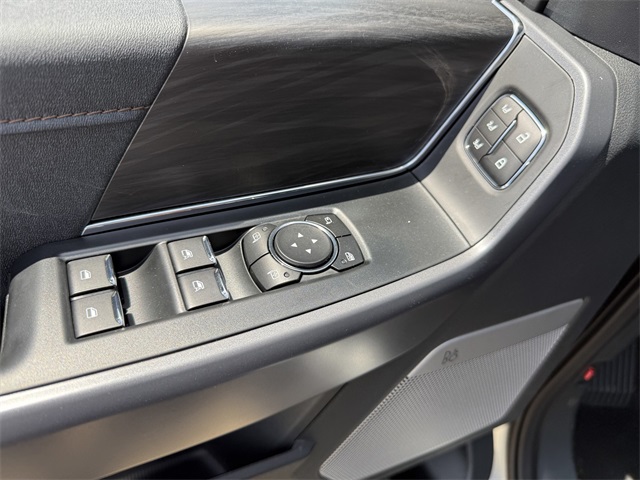 2025 Ford F-150 Lightning Lariat photo 17