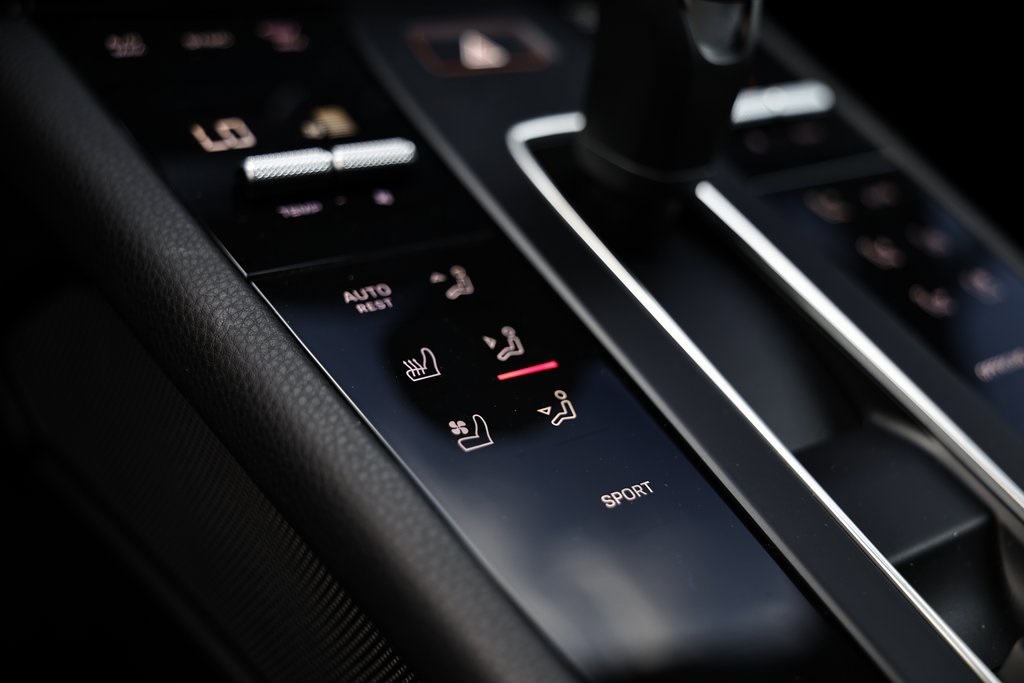 2024 Porsche Macan T photo 41