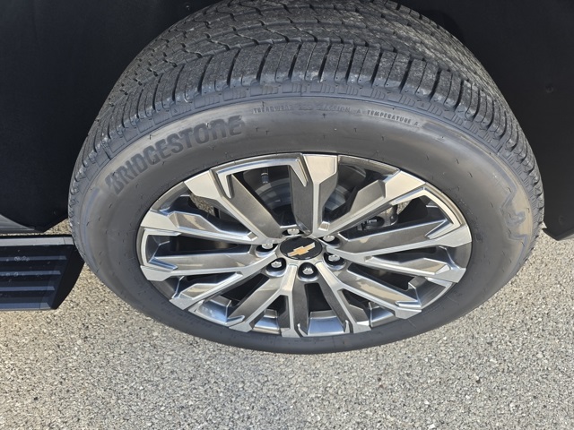 2026 Chevrolet Suburban High Country photo 24