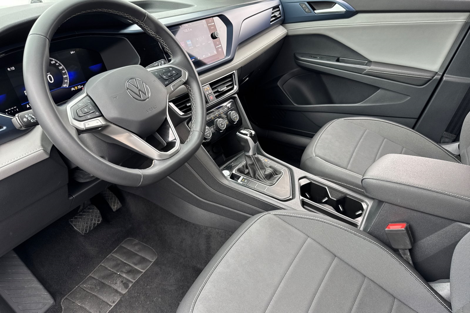 2024 Volkswagen Taos SE photo 10