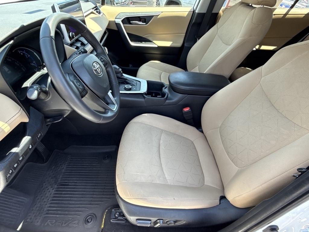 2023 Toyota RAV4 Hybrid XLE photo 16