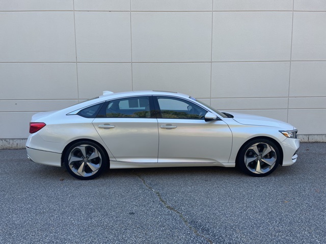 2018 Honda Accord Touring photo 3