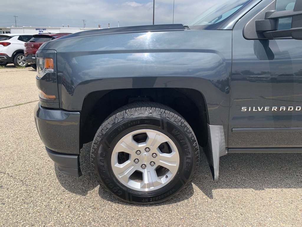 Used 2017 Chevrolet Silverado 1500 LT with VIN 1GCVKREC1HZ168549 for sale in Watertown, WI