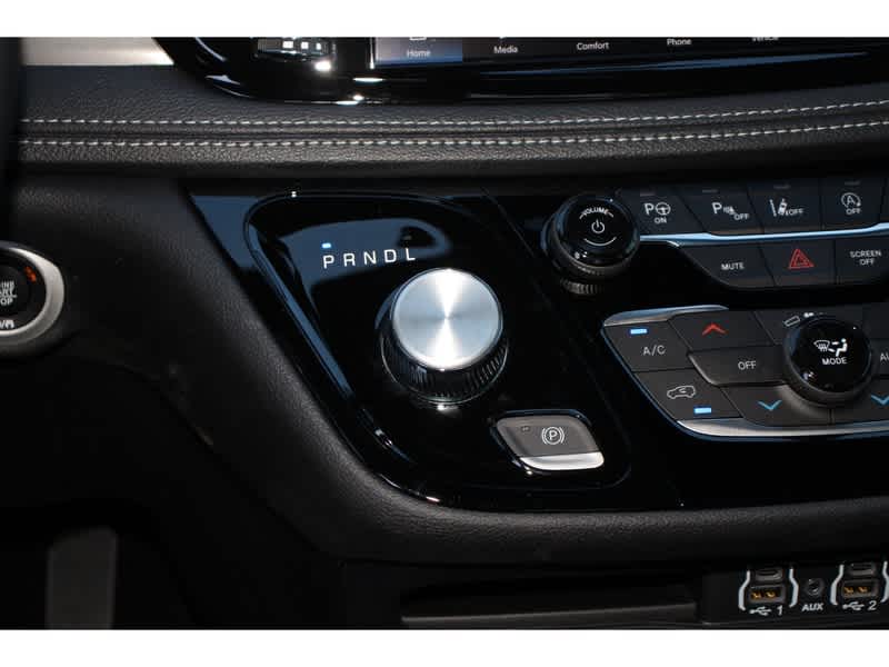 2025 Chrysler Pacifica photo 21