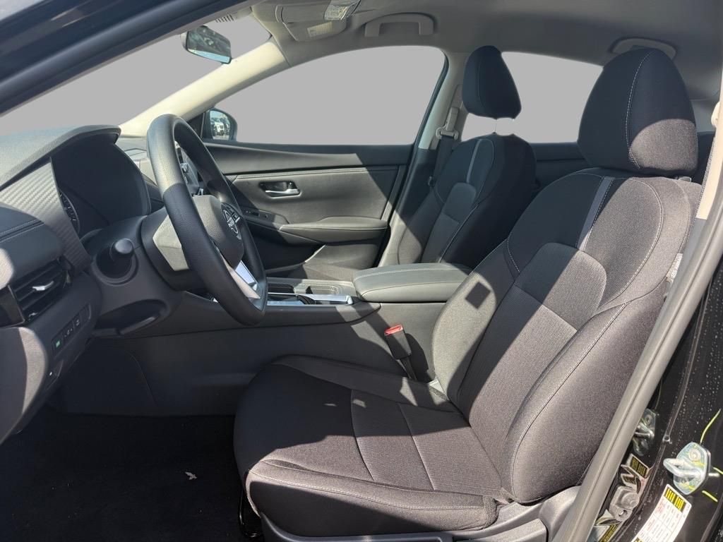 2025 Nissan Sentra SV photo 18