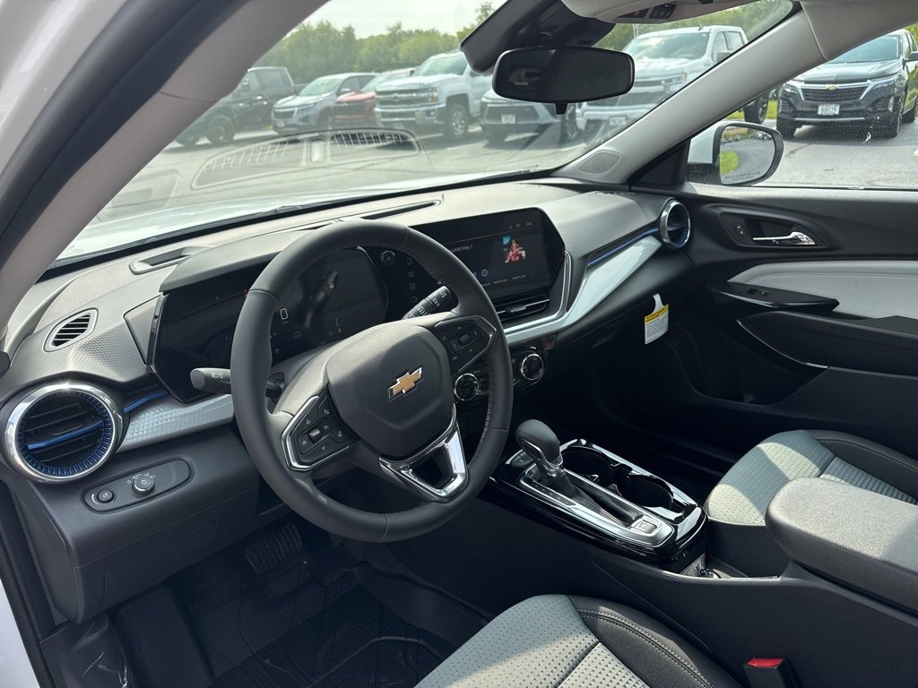 2025 Chevrolet Trax LT photo 15