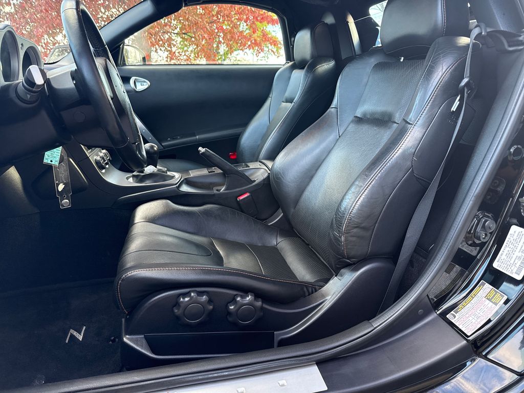 2005 Nissan 350Z Touring photo 3