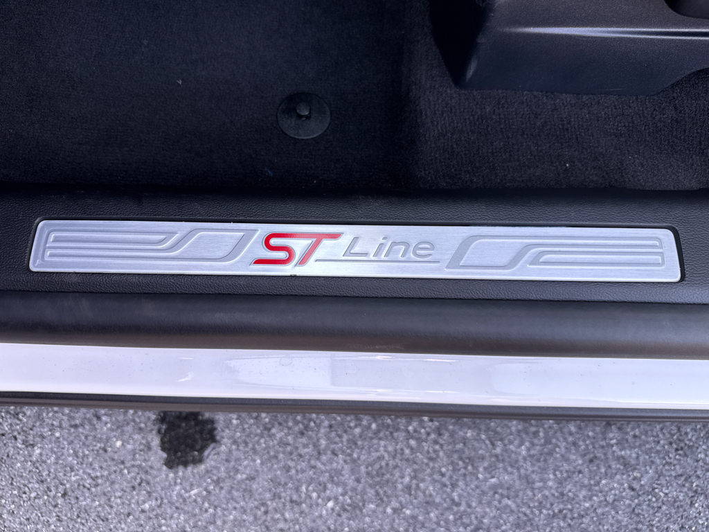 2025 Ford Explorer ST-Line photo 24