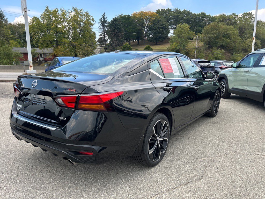 2023 Nissan Altima 2.5 SR photo 3