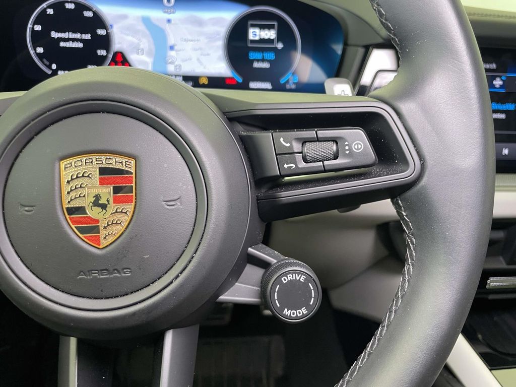 2024 Porsche Cayenne S photo 35