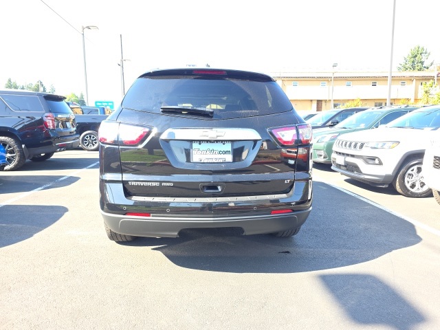 2017 Chevrolet Traverse 2LT photo 3