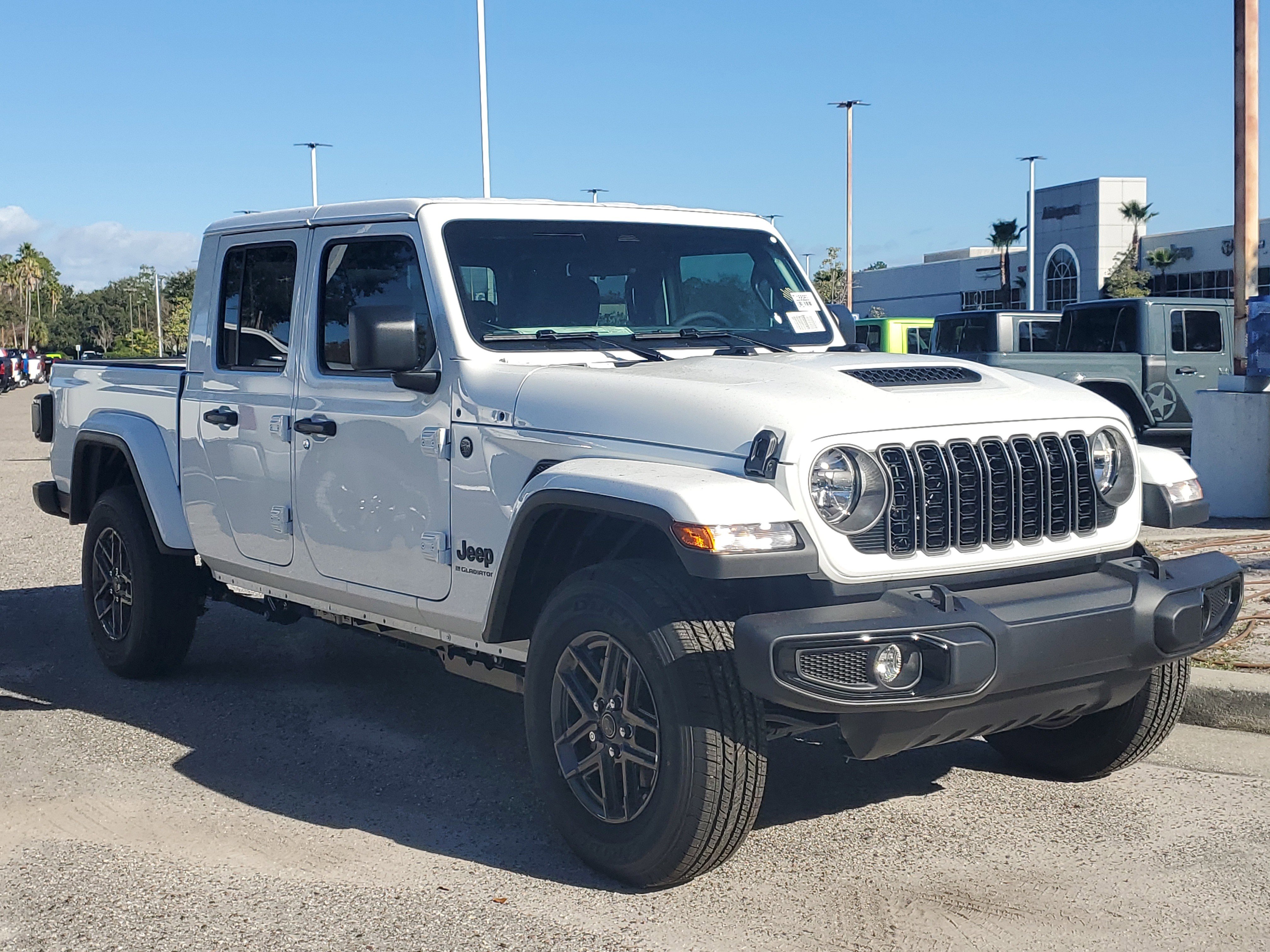 2026 Jeep Gladiator Sport S's photo