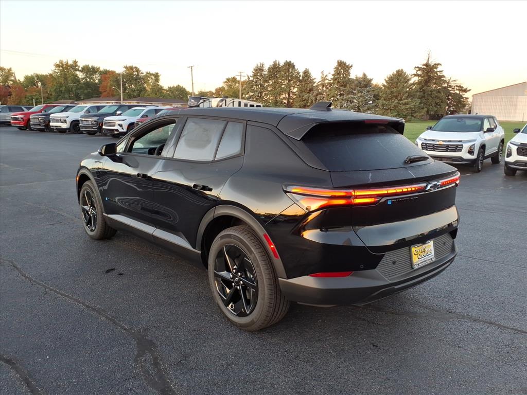 2026 Chevrolet Equinox EV 1LT photo 3