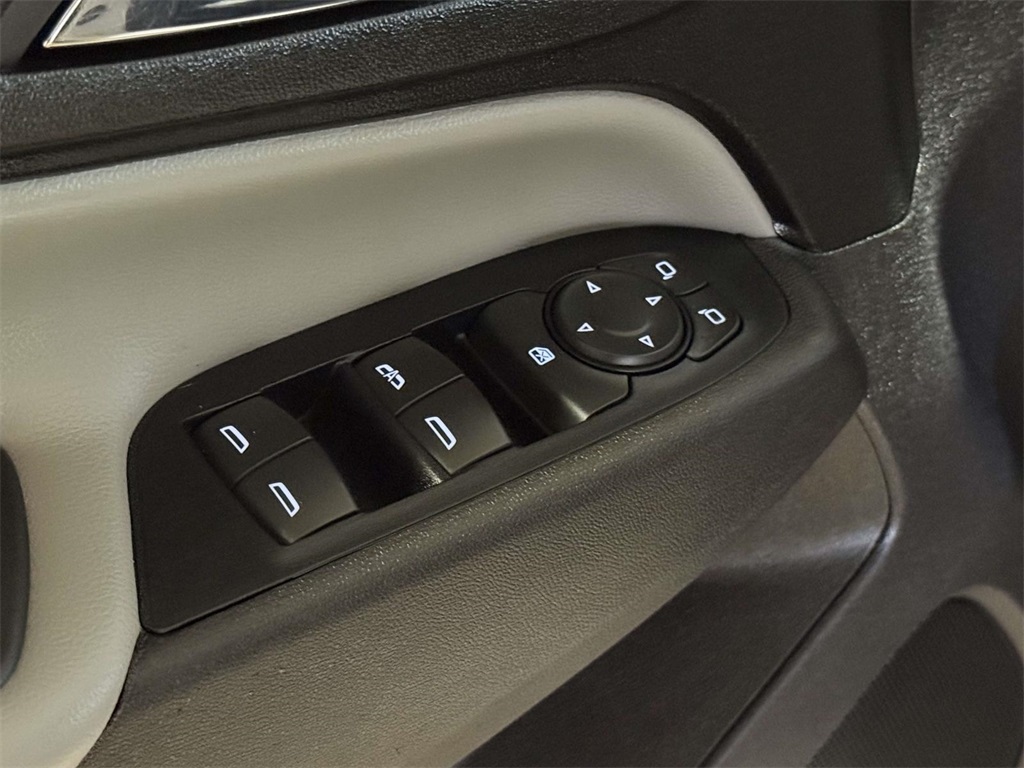 2020 Chevrolet Equinox LS photo 24