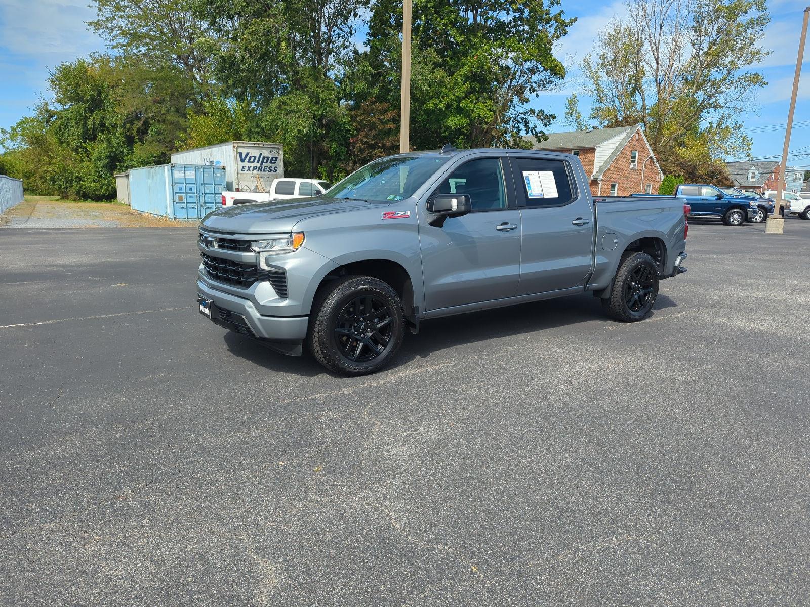 2023 Chevrolet Silverado 1500 RST photo 3