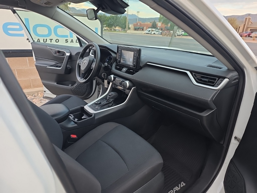 2020 Toyota RAV4 Hybrid LE photo 12