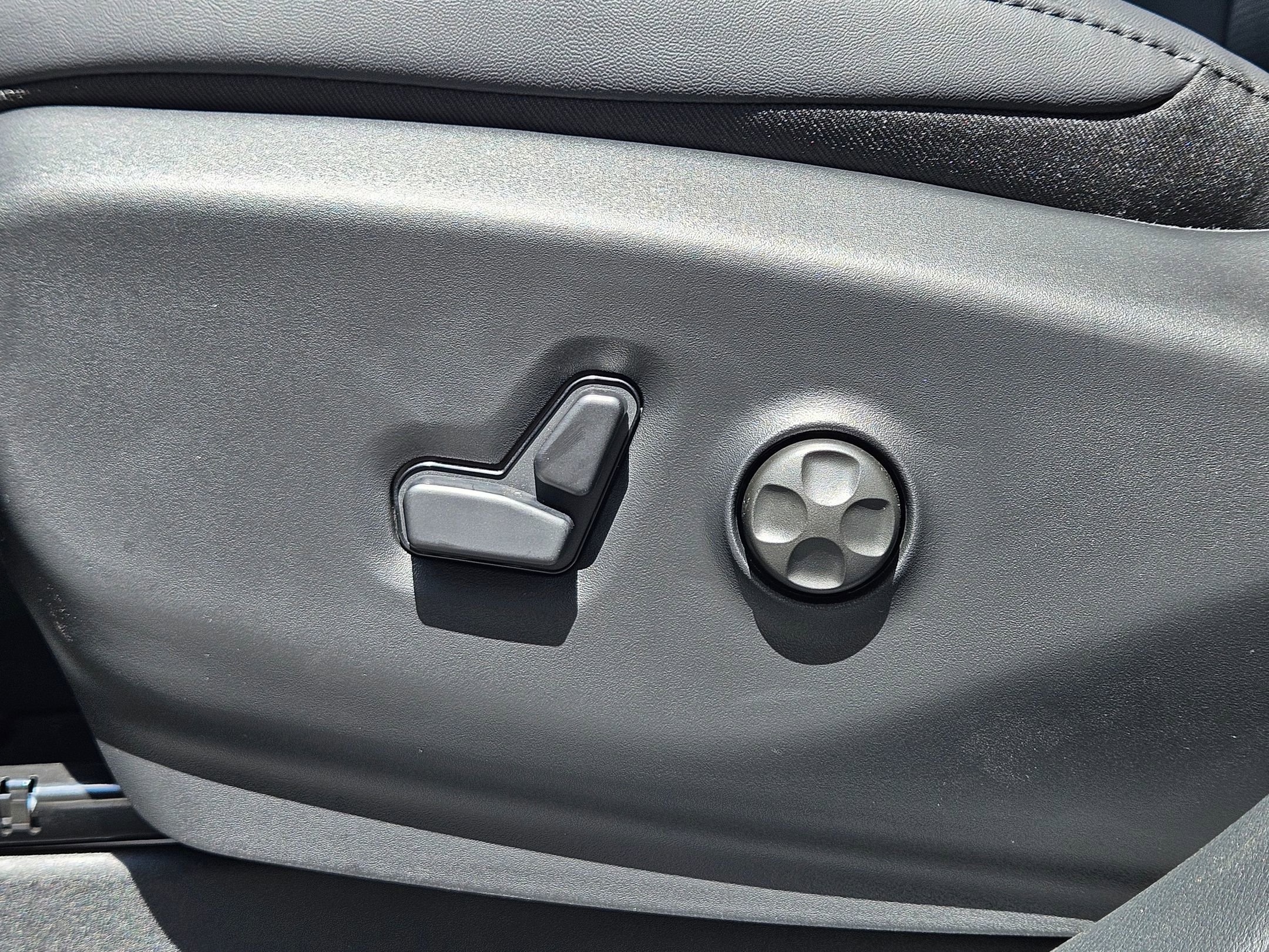 2025 Chrysler Pacifica photo 17