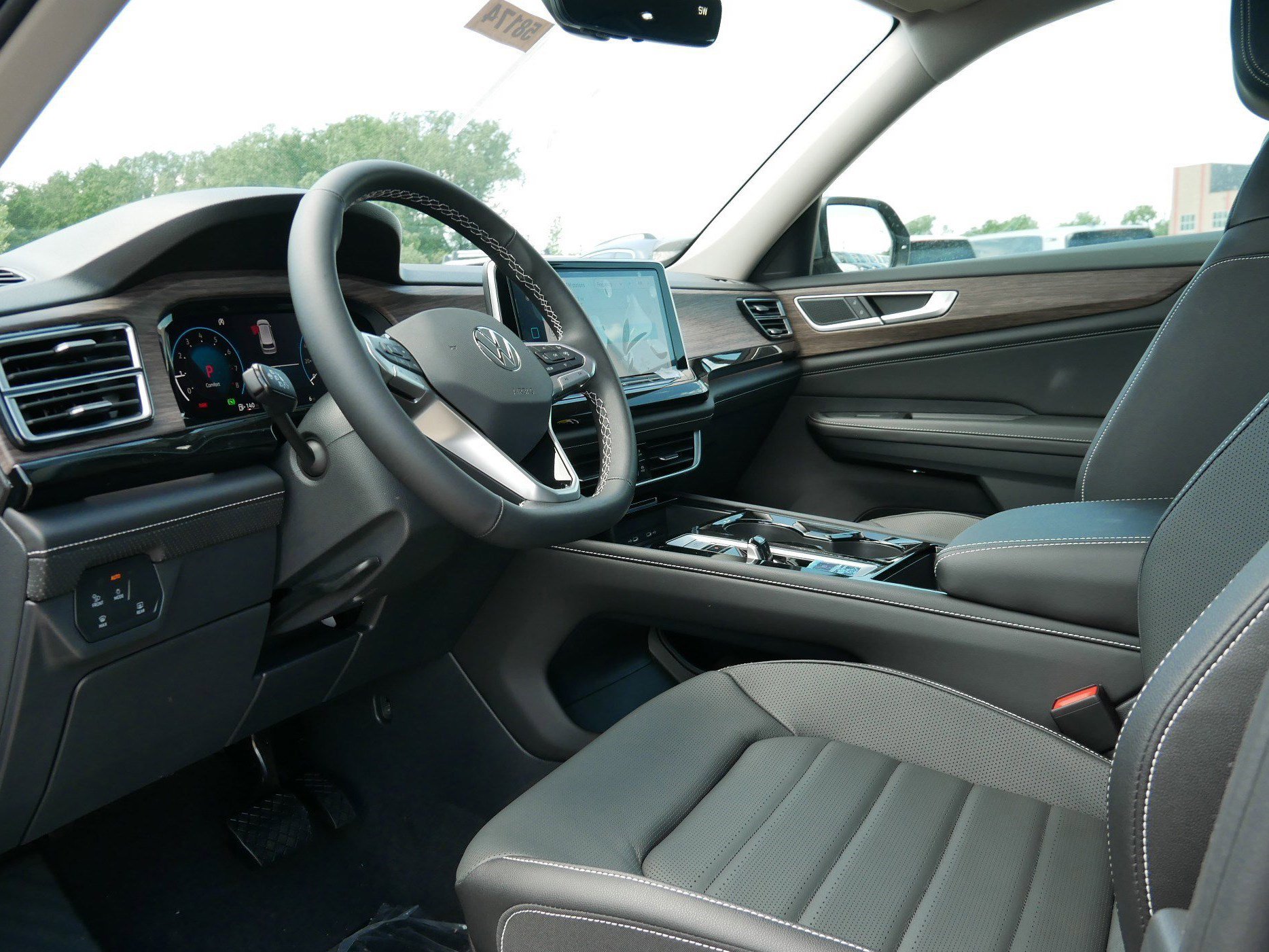 2025 Volkswagen Atlas SEL photo 3