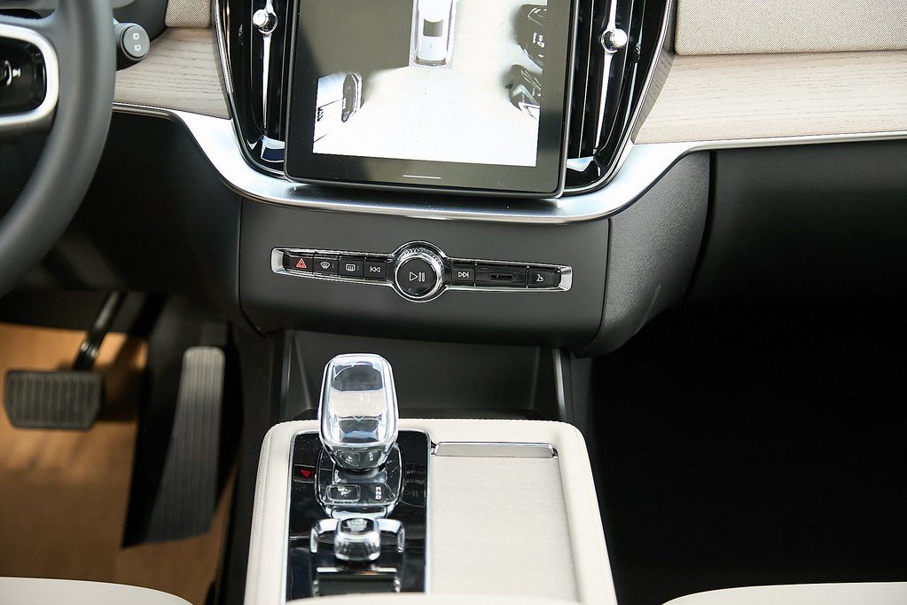 2026 VOLVO XC90 - Image 27