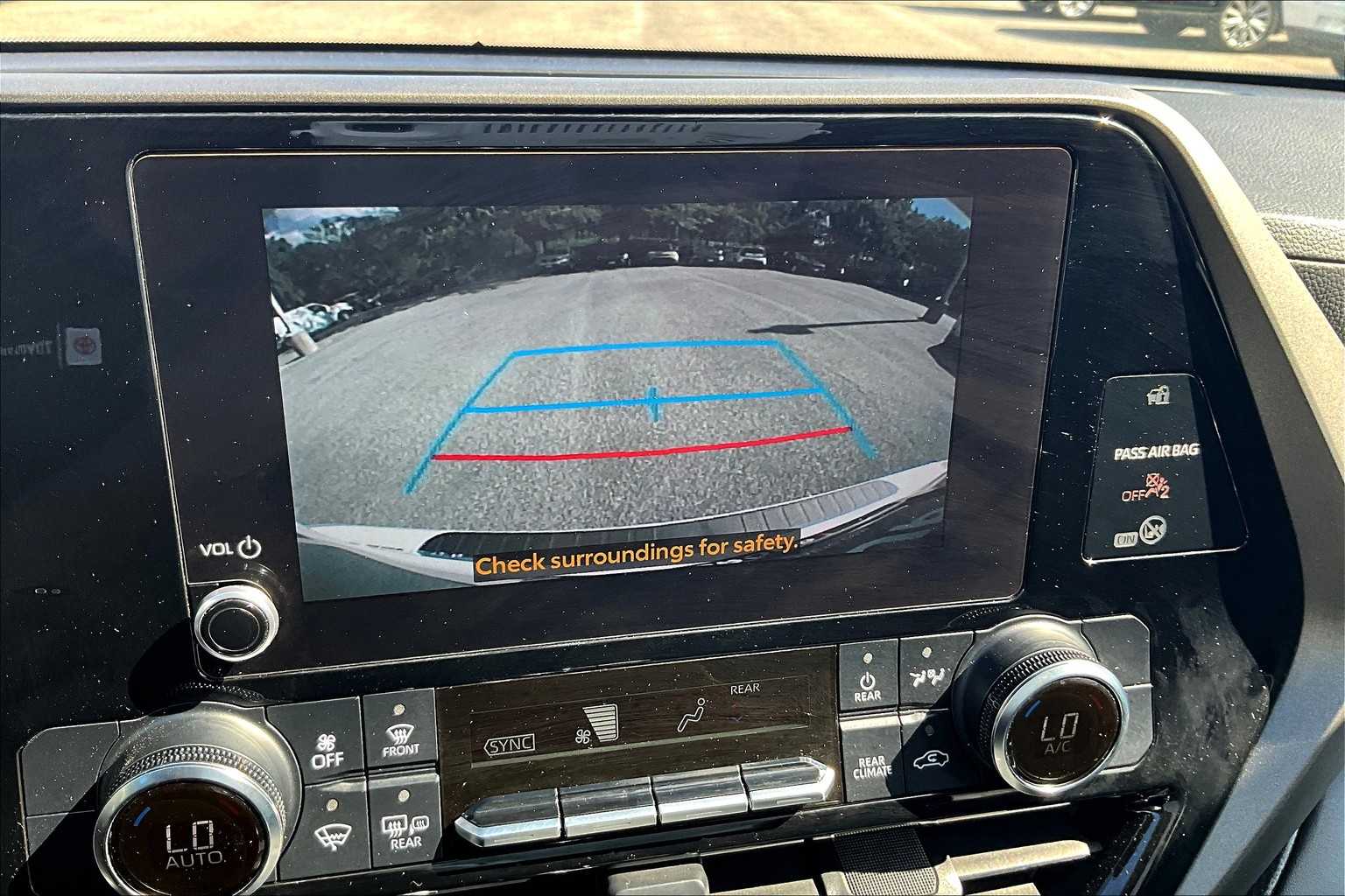 2023 Toyota Highlander LE photo 25