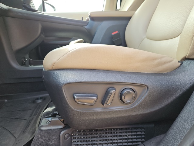 2023 Toyota Sienna XLE photo 27